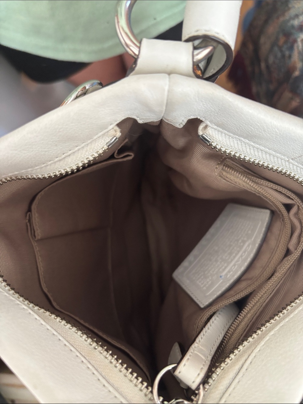 Coach White Leather Shoulder Bag with Buckle Details - Picture 4 of 6